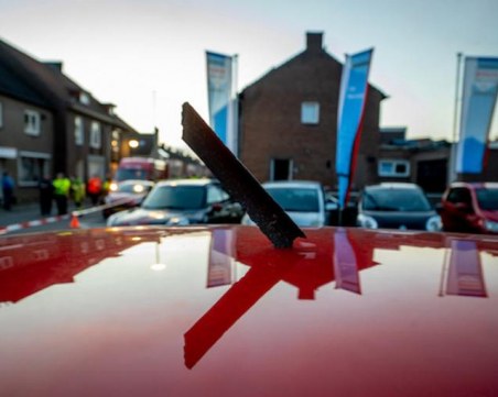 Метални части от самолет 