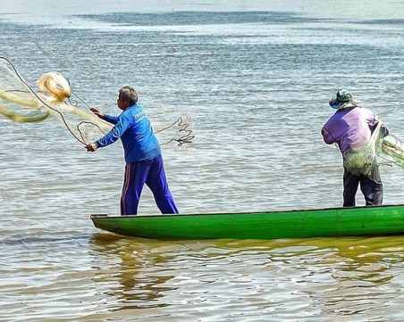 Подпомагат рибарите с 2,2 млн лева
