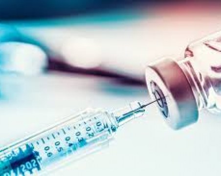 Вижте данните от последните тестове на ваксините на AstraZeneca и Pfizer