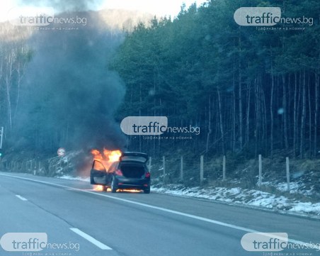 Кола гори на магистрала Тракия