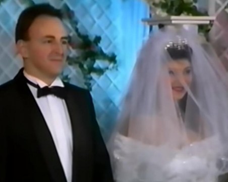 Минаха 26 години от 