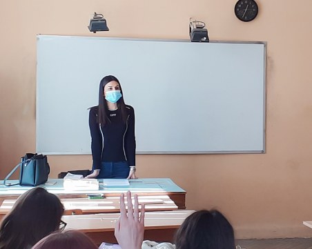 Прокурори и съдии с уроци в Хуманитарна гимназия в Пловдив