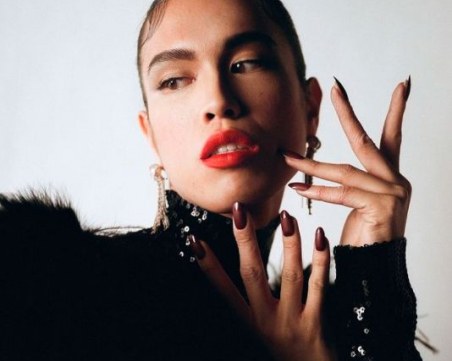 Тенденция на сезона: Любимият френски маникюр с нова версия