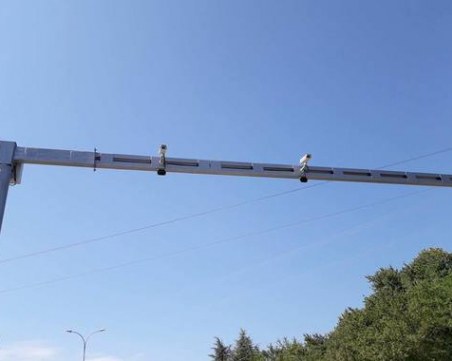 Товарен автомобил отнесе трафик камерите край Костиево