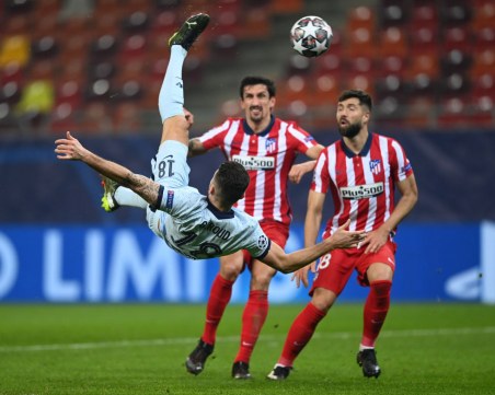 Феноменален гол на Жиру изведе Челси до победата срещу Атлетико, Байерн разгроми Лацио