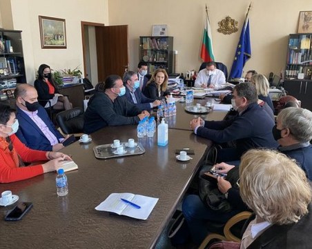 Министър Ангелов: Заведенията ще отворят от 1 март при ясни и конкретни правила на работа