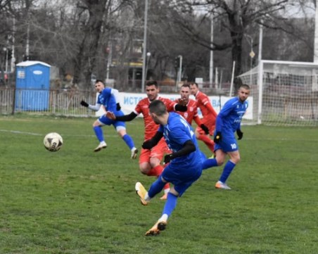 Спартак с трета поредна загуба