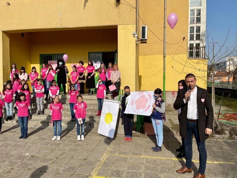 Пловдивско училище отбеляза Деня на розовата фланелка