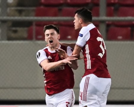 Арсенал напред в Лига Европа след драма срещу Бенфика в Атина