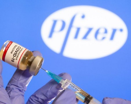 Pfizer изследва дали три дози от ваксината пазят по-добре от COVID-19