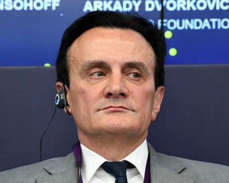 Шефът на АстраЗенека: Бързо се забравя колко далеч сме стигнали