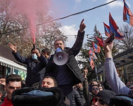 Смут в Армения: Премиерът обвинява армията в опит за преврат