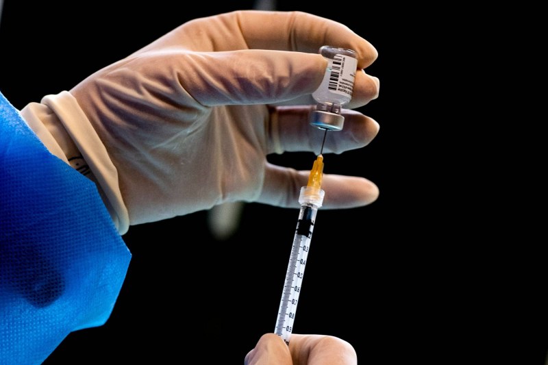 Втора игла на Pfizer се пази за всеки ваксиниран, някои обаче не идват за нея