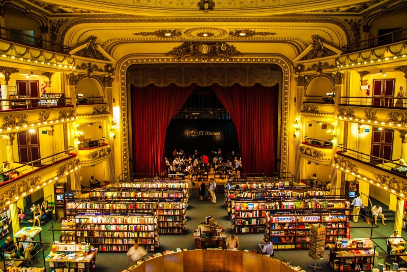 100-годишен театър, превърнат в зашеметяваща книжарница