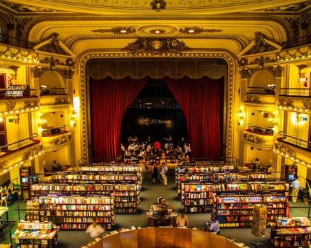 100-годишен театър, превърнат в зашеметяваща книжарница