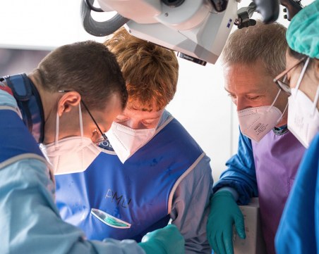 Младите лекари - Неврохирургът д-р Михаил Калнев: Целта ни е пациентите да се върнат към ежедневието си без ограничения