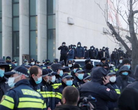 Протести в Грузия! Хиляди излязоха по улиците след ареста на опозиционер