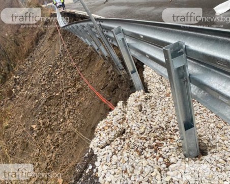 Разчистиха свлачището край Пловдив