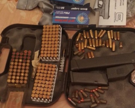 Затвор за панагюрец, държал незаконен пистолет и патрони