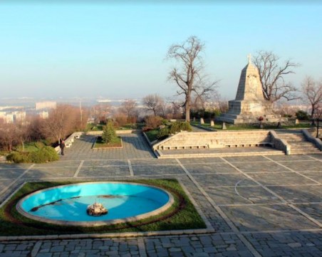 Жива охрана и камери пазят Бунарджика преди 3 март