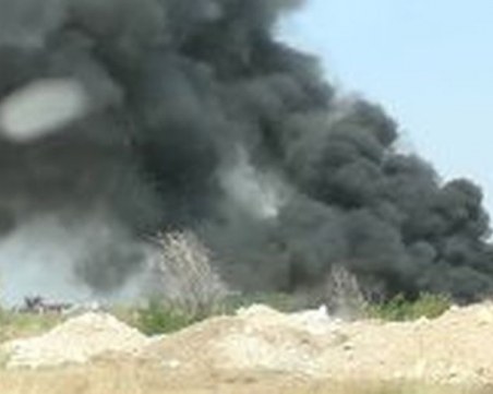 Голям пожар бушува във фабрика в Истанбул