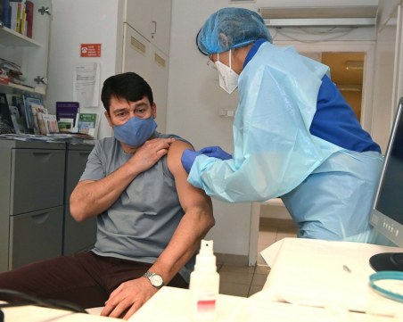 Унгарският президент си сложи китайска ваксина