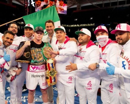 Канело Алварес пише история -  записа 55 победа и защити титлите си