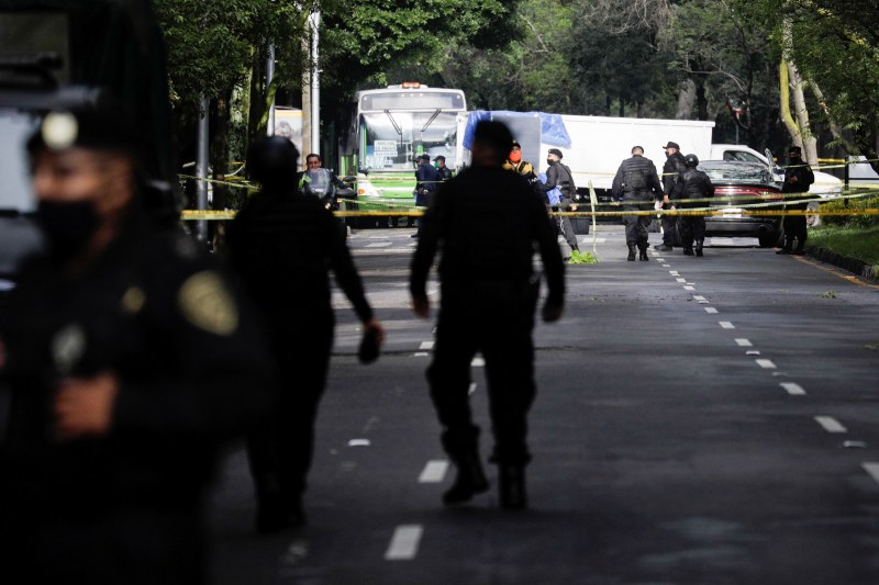 Най-малко 11 души бяха убити при стрелба по време на парти в Мексико