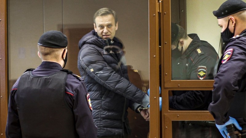 Навални е в наказателната колония 