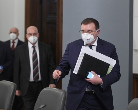 Ангелов: Няма хаос при ваксинацията, а наплив от желаещи