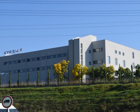 Бързоразвиваща се компания набира персонал за нов завод