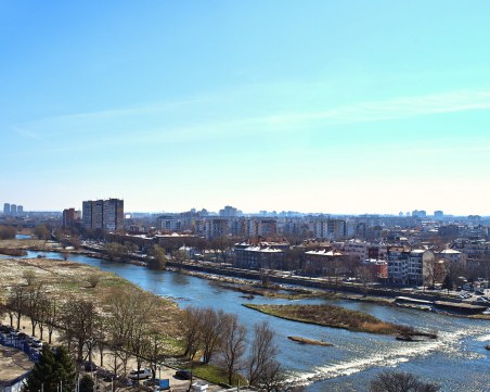 Без валежи, но ветровито - какво време да очакваме днес