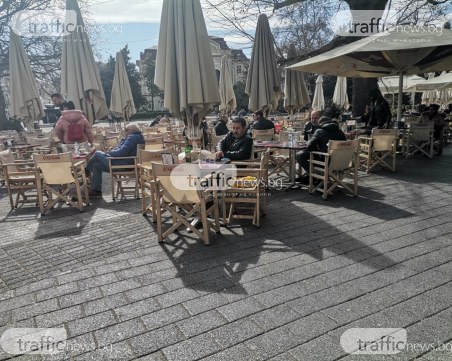 Нетърпеливи пловдивчани превзеха кафенетата на Главната