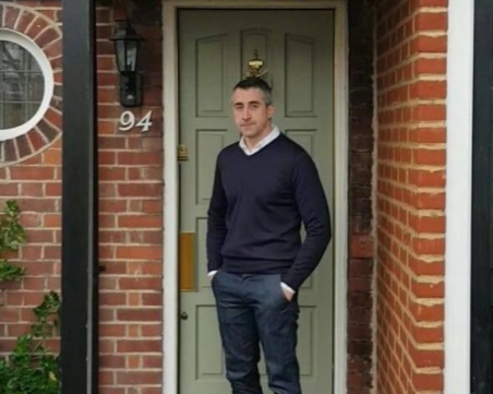 Полиция и пожарна се струпаха пред жилището на изчезналия Янек Миланов