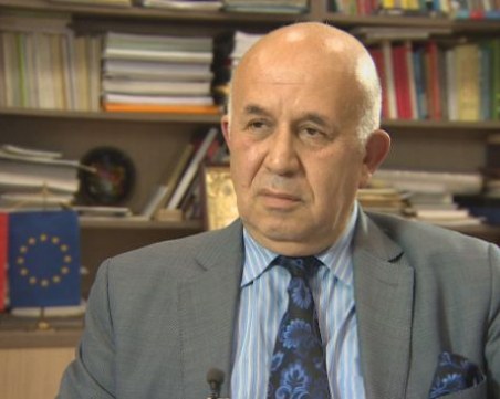 Проф. Денчев: Превърнахме университетите в супермаркети за онлайн дипломи