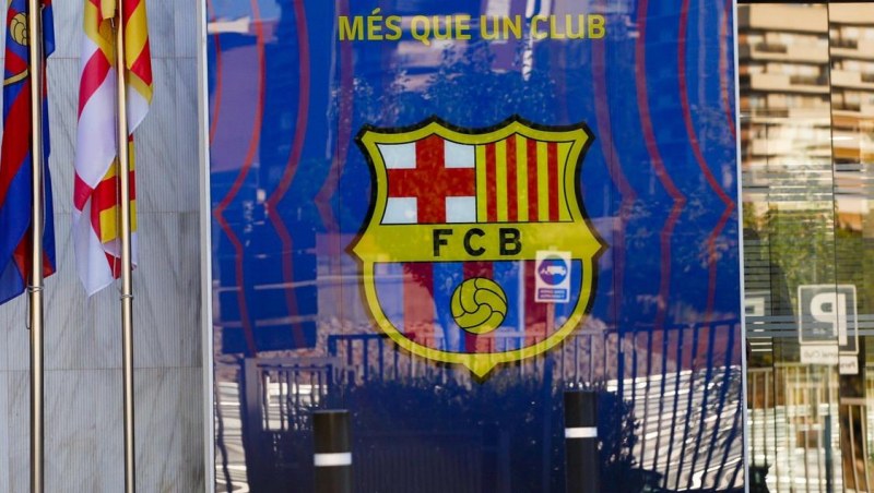Арестуваха бившия президент на Барселона, полиция нахлу в офисите на клуба