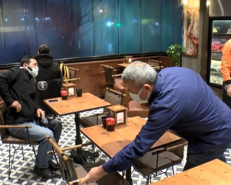 Кафенета и ресторанти в Турция отвориха врати