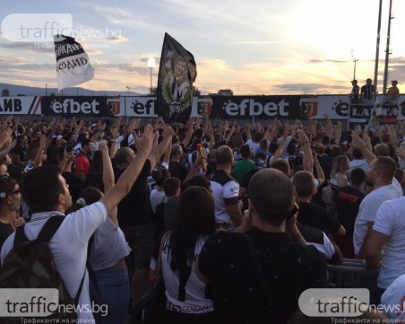 Кралев към футболните фенове: Още малко търпение за връщането по трибуните