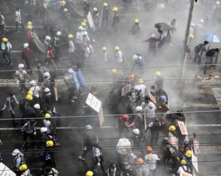 Поне 22 жертви при протестите в Мианмар, арестуваха журналист