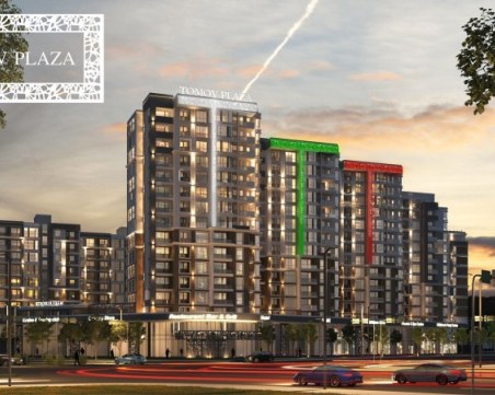 TOMOV PLAZA свети с цветовете на българското знаме на празника