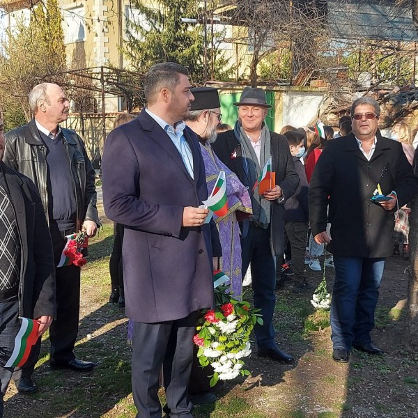В навечерието на Трети март в Крумово се поклониха  пред паметта на загиналите
