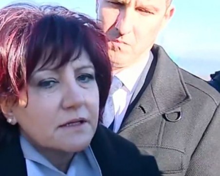 Караянчева: Не е време на правим на инат! Можем да почетем героите и без помпозни речи