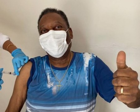 Пеле се ваксинира и призова за спазване на мерките