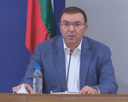 Ангелов: Покачването на случаите е заради британския щам, заразяването е много по-бързо