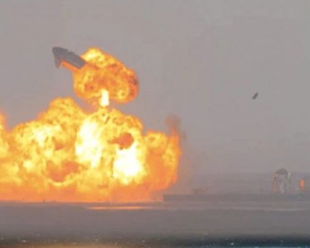 Космическият кораб Starship избухна в пламъци при кацане