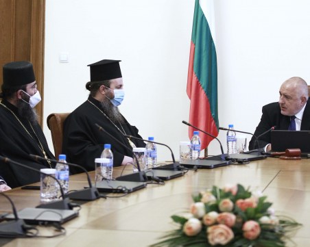 Премиерът: Държавата се грижи еднакво за всички, хората трябва да са спокойни