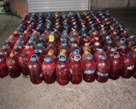 Хванаха двама шофьори с 3000 литра крадено гориво