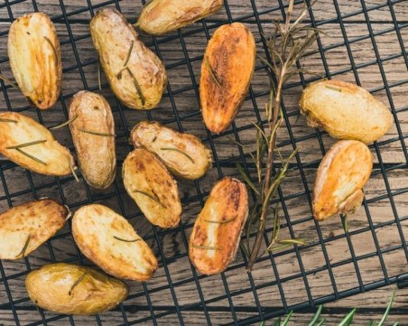 С вкус на пармезан: Най-лесната рецепта за хрупкави картофи на фурна