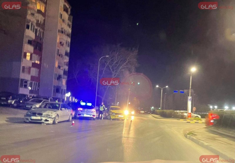 Катастрофа в Пловдив! БМВ и такси се сблъскаха на булевард