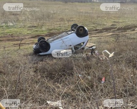 Издирват шофьора на излетялата кола край Пловдив, избягал е